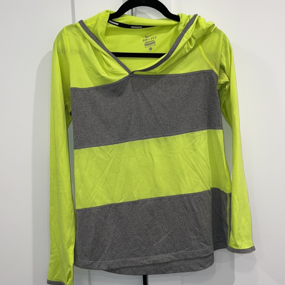 Nike top - Picture 2 of 5